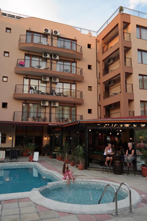 Friends Family Hotel Napospart Kültér fotó